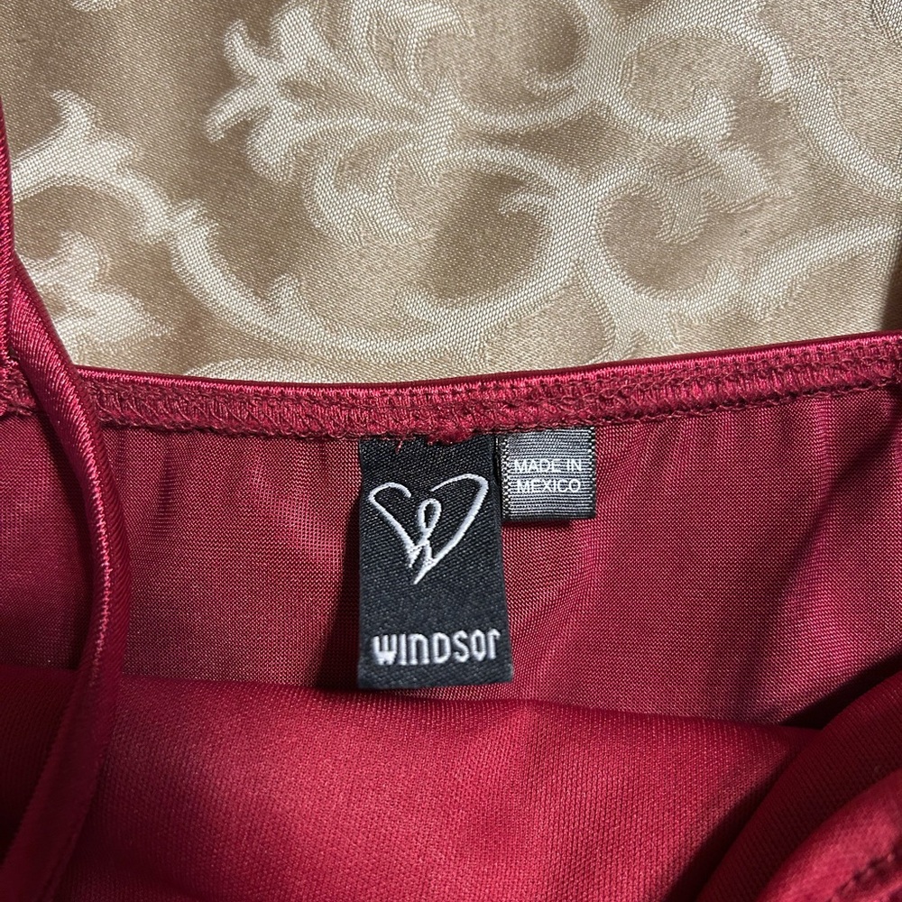 Windsor red satin crop top - Picture 3 of 3